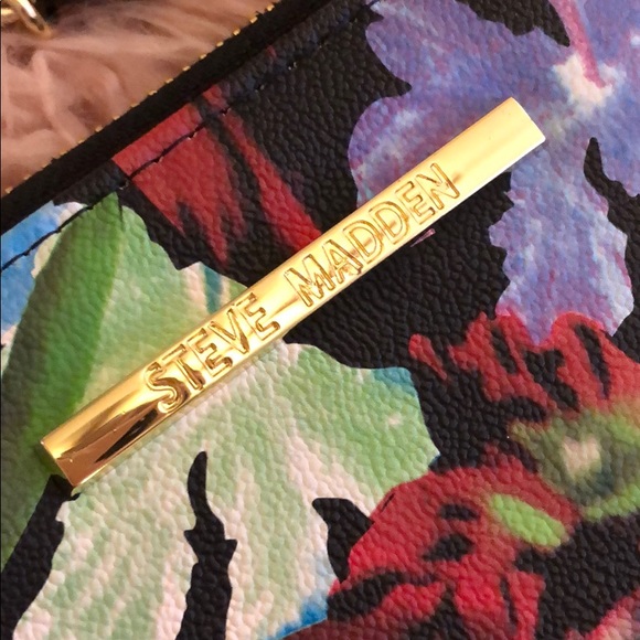 Steve Madden Crossbody Bag - Picture 8 of 11